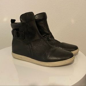 Pour la Victoire Ankle Booties